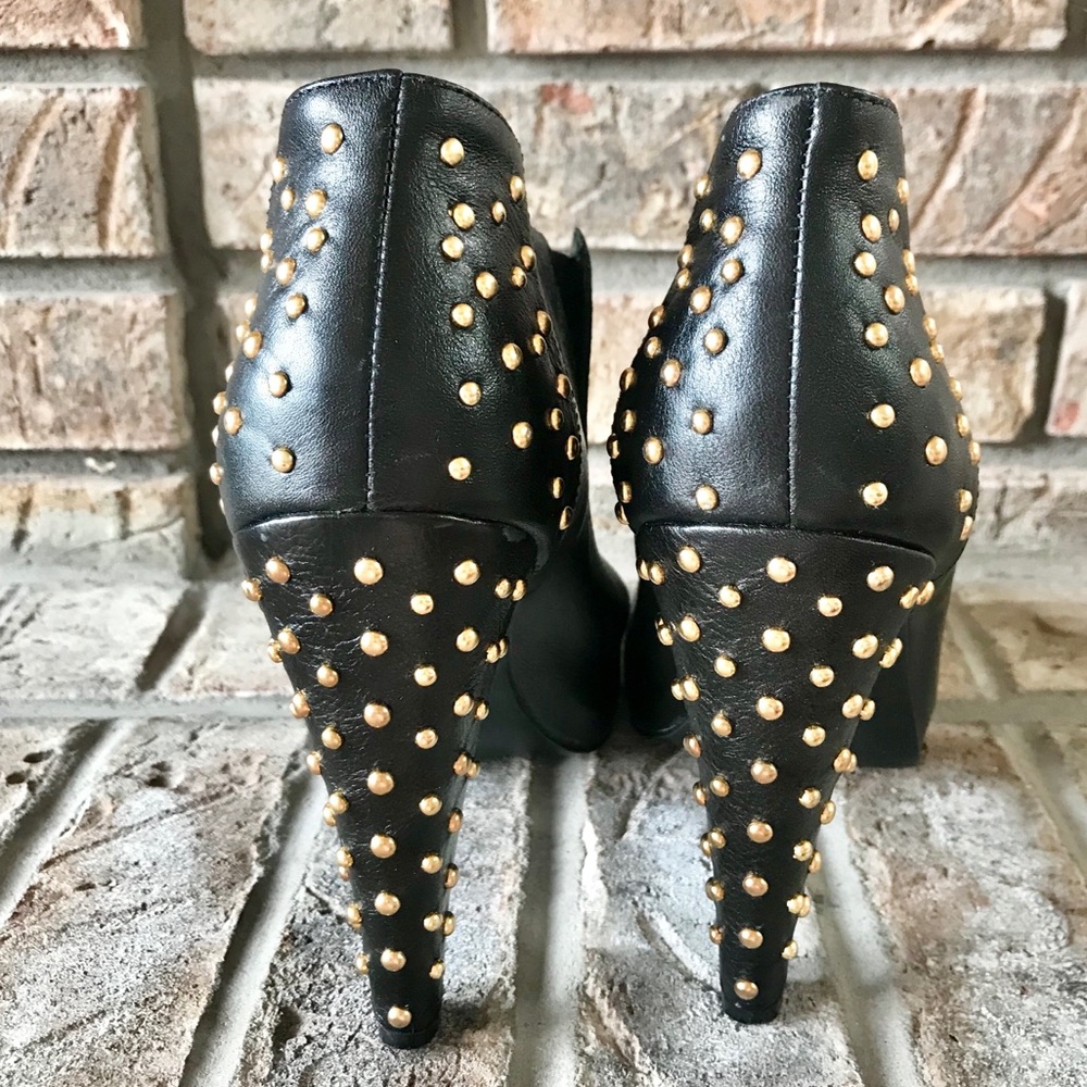 STEVE MADDEN | Gold Stud Black Heel Bootie